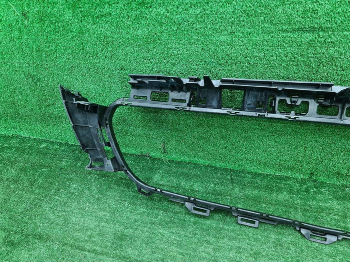 Кронштейн решетки радиатора Mercedes E C238 16-21