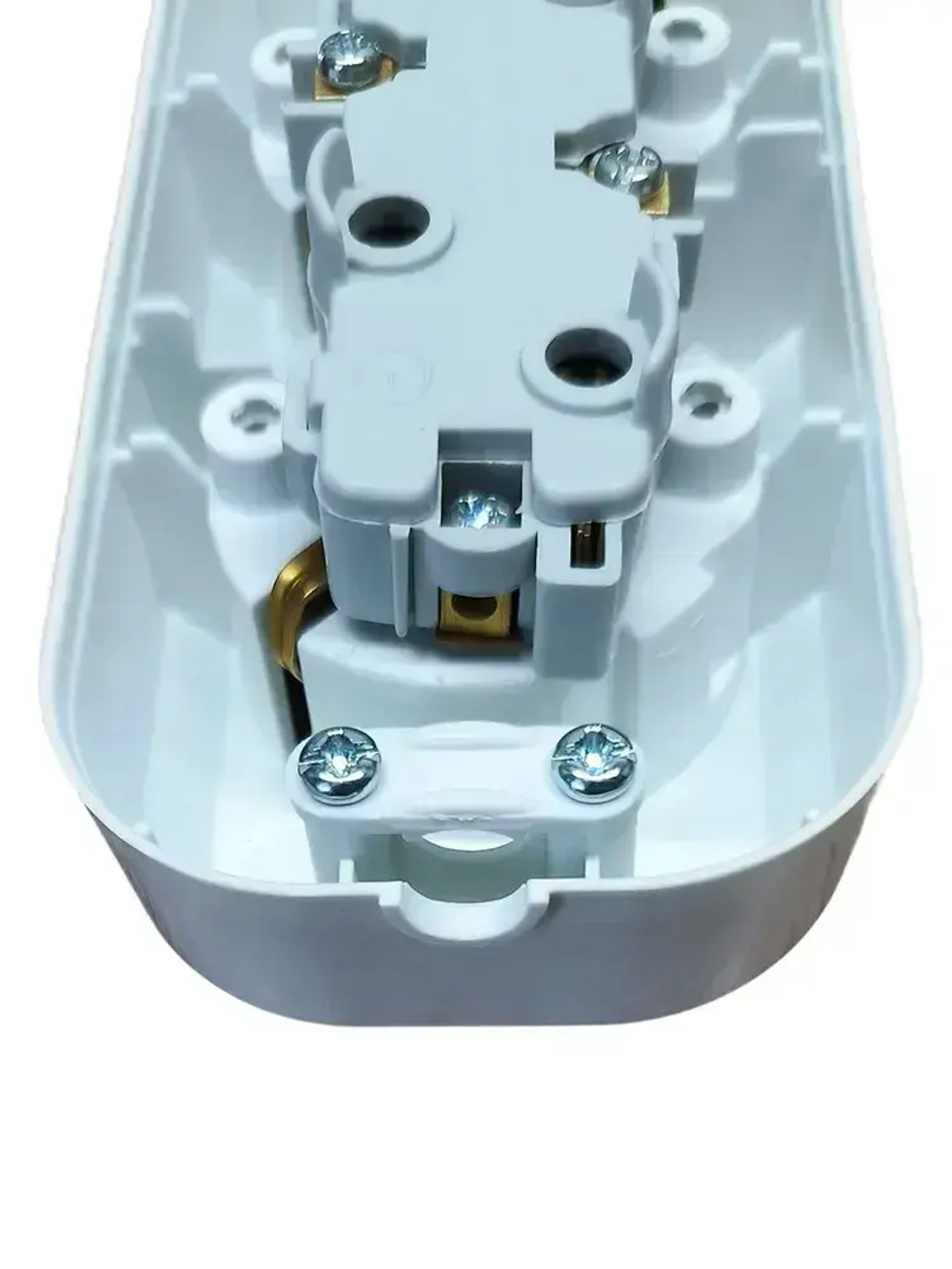 Колодка розеточная Makel 6 гнезд с заземлением 16А 3600Вт белая MGP 181