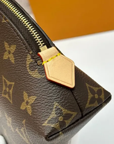 Косметичка Louis Vuitton Cosmetic Pouch коричневый