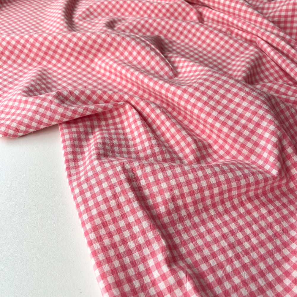 Вареный хлопок 250см. Ярко-розовая клетка (0,5*0,5см)