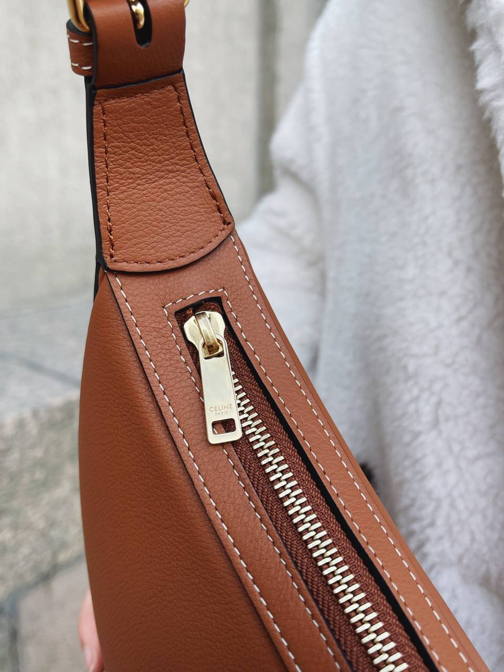 Celine Medium Heloïse Bag Cuir Triomphe