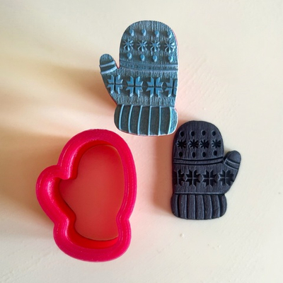 Штамп с вырубкой «Варежка маленькая»