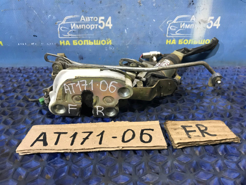 Замок двери передней правой TOYOTA CARINA 1990