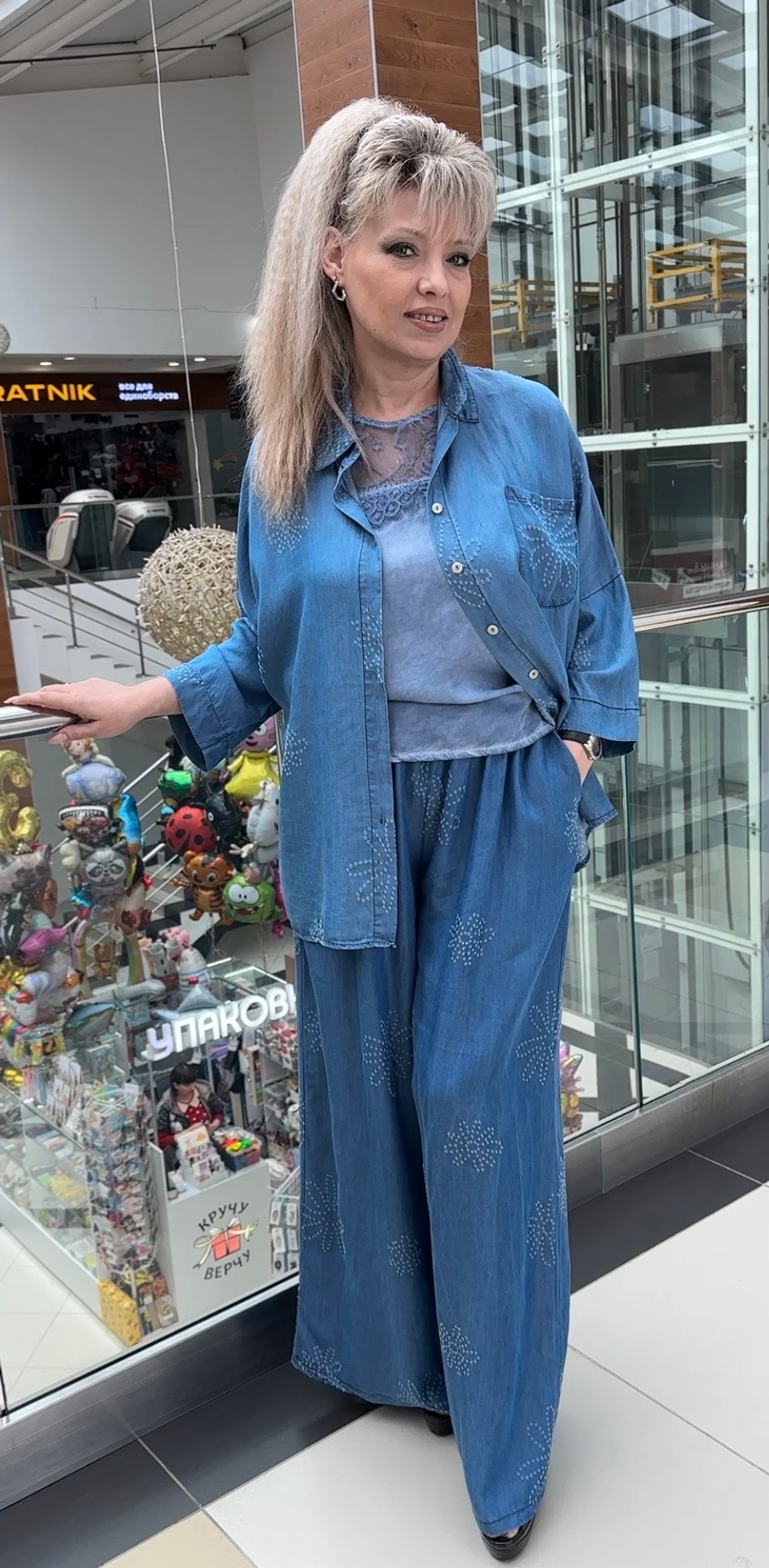 Брючный итальянский костюм в джинсовом цвете