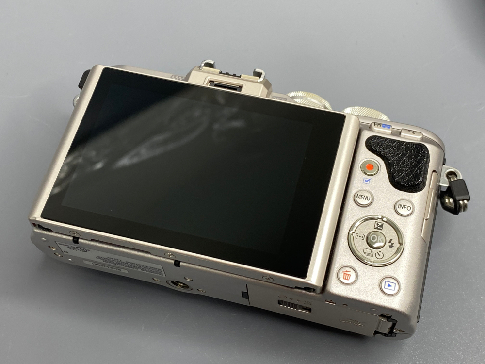 Olympus PEN E-PL8 Kit 14-42mm