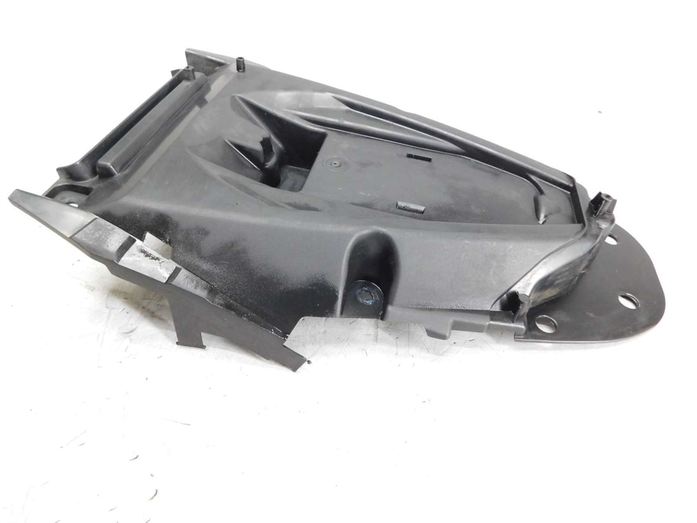 Пластик внутренний Suzuki Gladius SFV650A 63111-44H0
