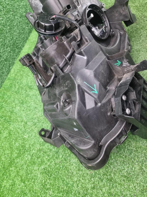 Фара правая Nissan X-Trail 2 Т31 (10-15) ксенон