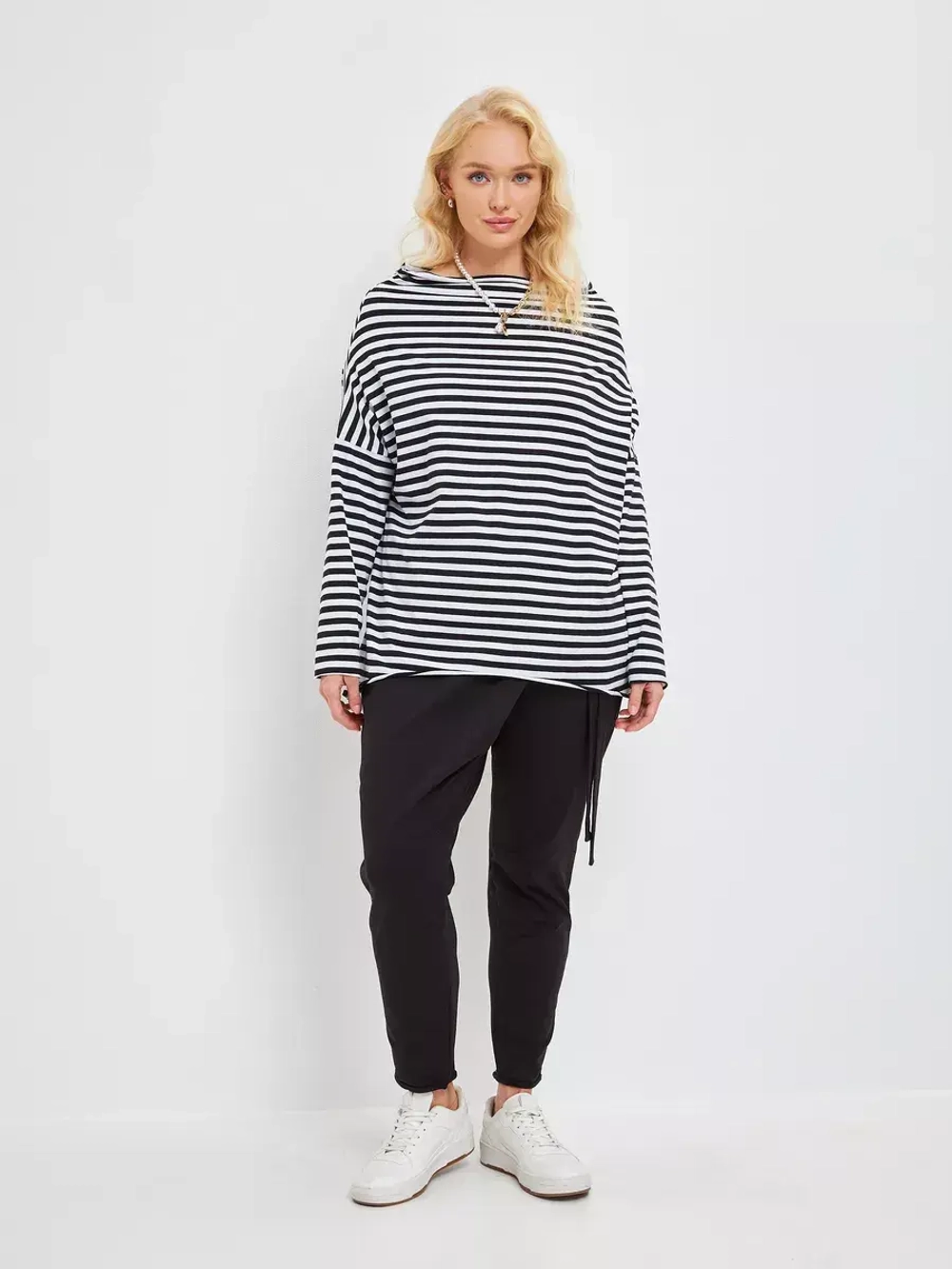 Лонгслив тельняшка оверсайз с вырезом лодочка в полоску