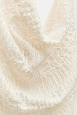 ZARA ТОП ИЗ РЕЛЬЕФНОЙ ТКАНИ С ГОРЛОВИНОЙ ХАЛТЕР, ЭКРЮ