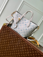 Louis Vuitton Blossom PM
