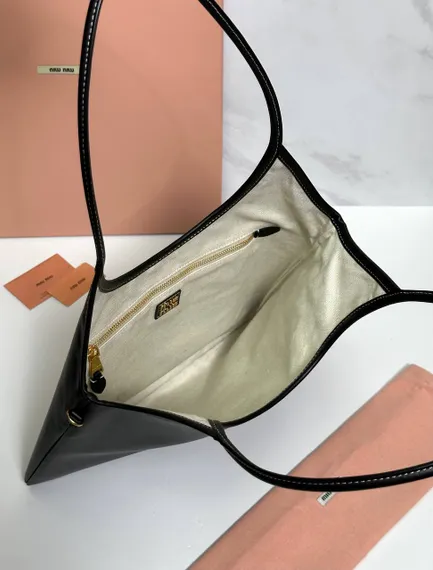 Cумка-тоут MIU MIU IVY с аппликацией логотипа в черном цвете