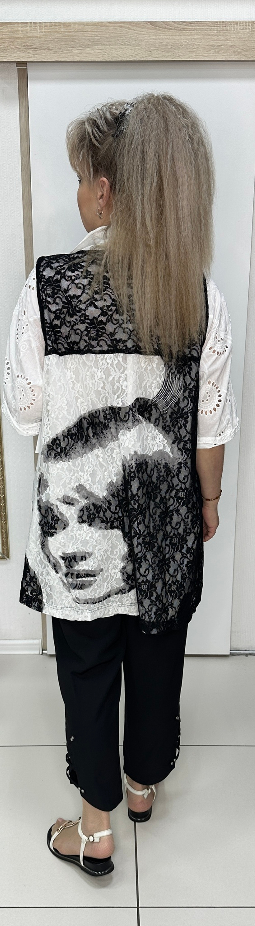Гипюровая черно-белая туника-майка