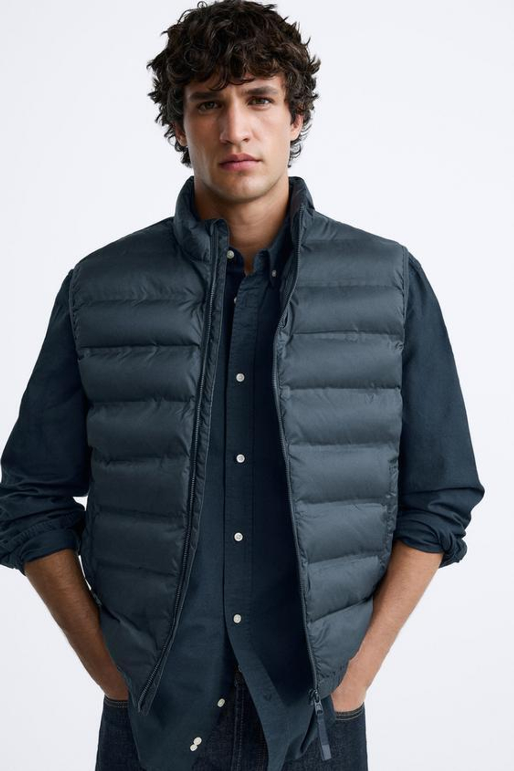 ZARA СТЕГАНЫЙ ЖИЛЕТ, ТЕМНО-СИНИЙ