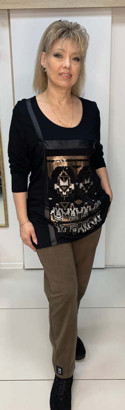 Блузон-туника с пайетками и сложным орнаментом