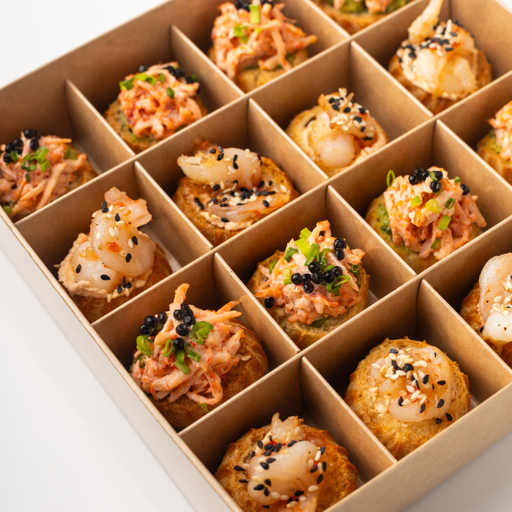 Бокс профитролей с крабом и креветкой СвитЧили