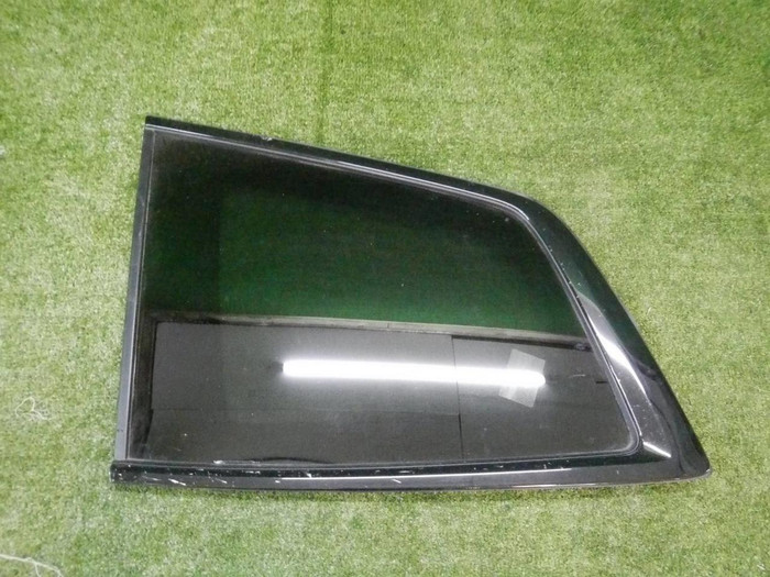 Форточка задняя левая Cadillac XT6 (2019-н.в.)