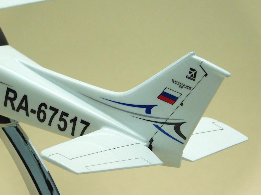 Модель самолета Cessna 172S (М1:32)