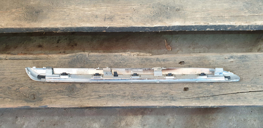 Молдинг решетки радиатора Mercedes E (W213) 16-20 Б/У Оригинал A2138880173