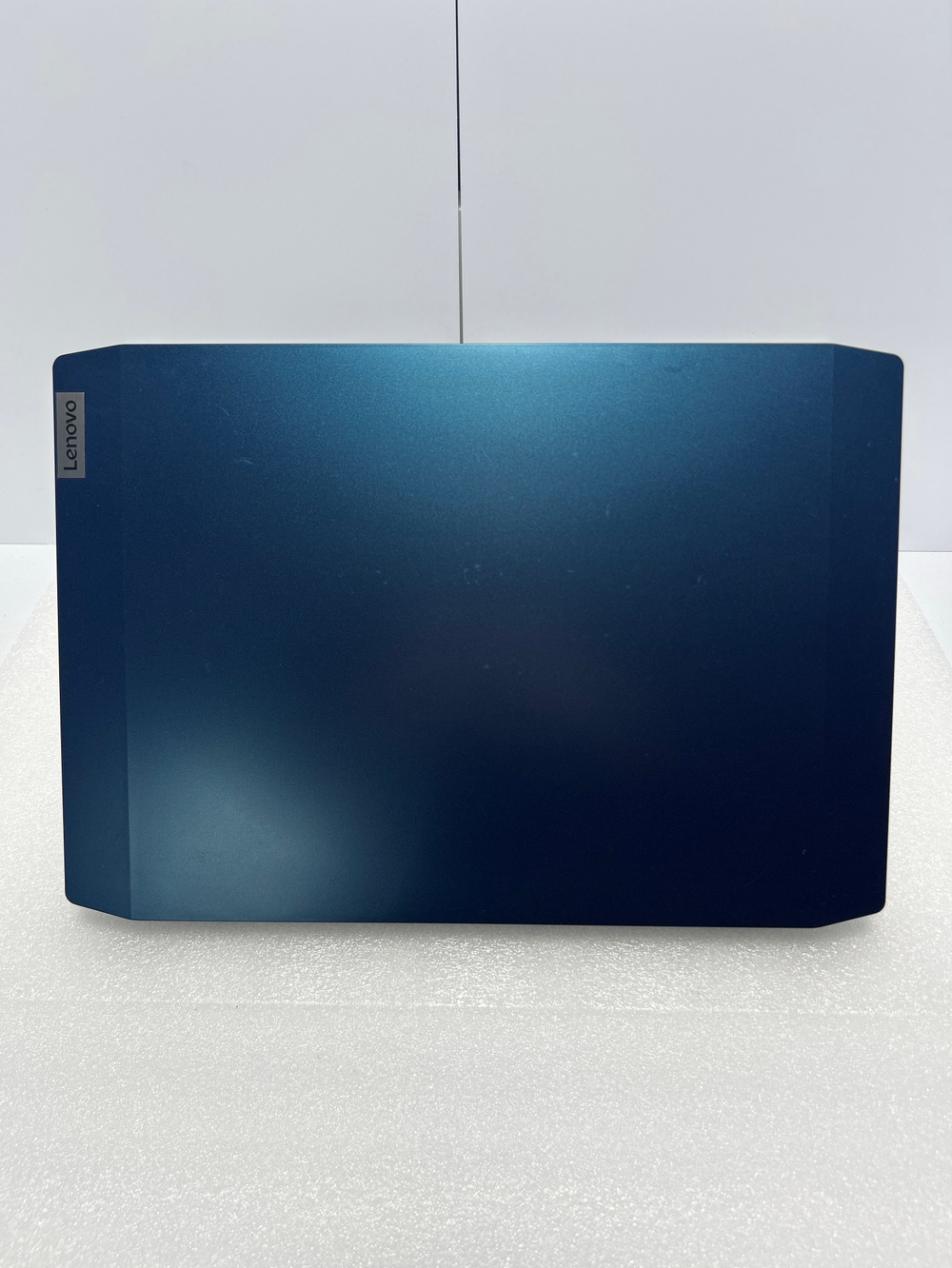 Lenovo IdeaPad Gaming 3 15ARH05 (82EY00BFRU) 15.6"/AMD Ryzen 5 4600H/RAM 8GB/SSD 512GB/GeForce GTX 1650 4GB/1920x1080/IPS 120 Hz/DOS/Подсветка кл-ры: LED/синий. Состояние: Уценка/большой след. на матрице от клавиатуры