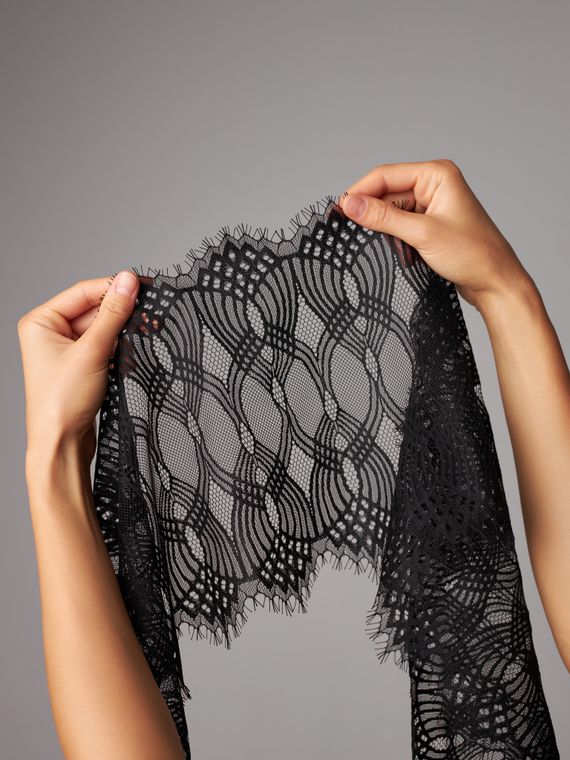 01-56 Кружево шантильи 22 см, черный 170