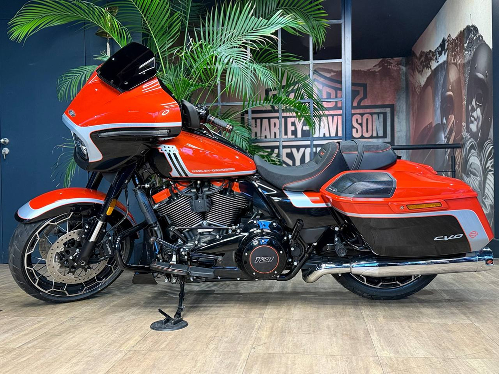 Harley-Davidson CVO Street Glide (Legendary Orange)