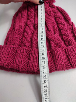 Шапка ягодного цвета