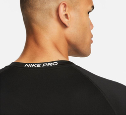 Термобелье Nike Pro Dri-FIT Tight Short-Sleeve Fitness Top - black/white