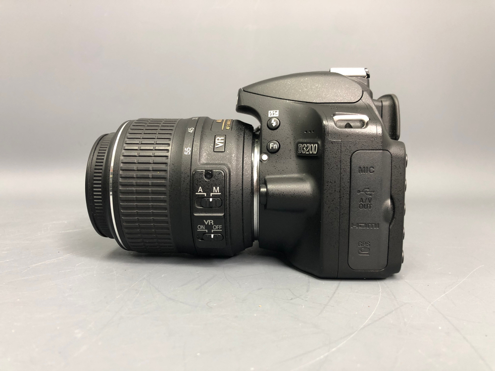 Nikon D3200 kit 18-55mm 3.5-5.6G VR 4.200 кадров