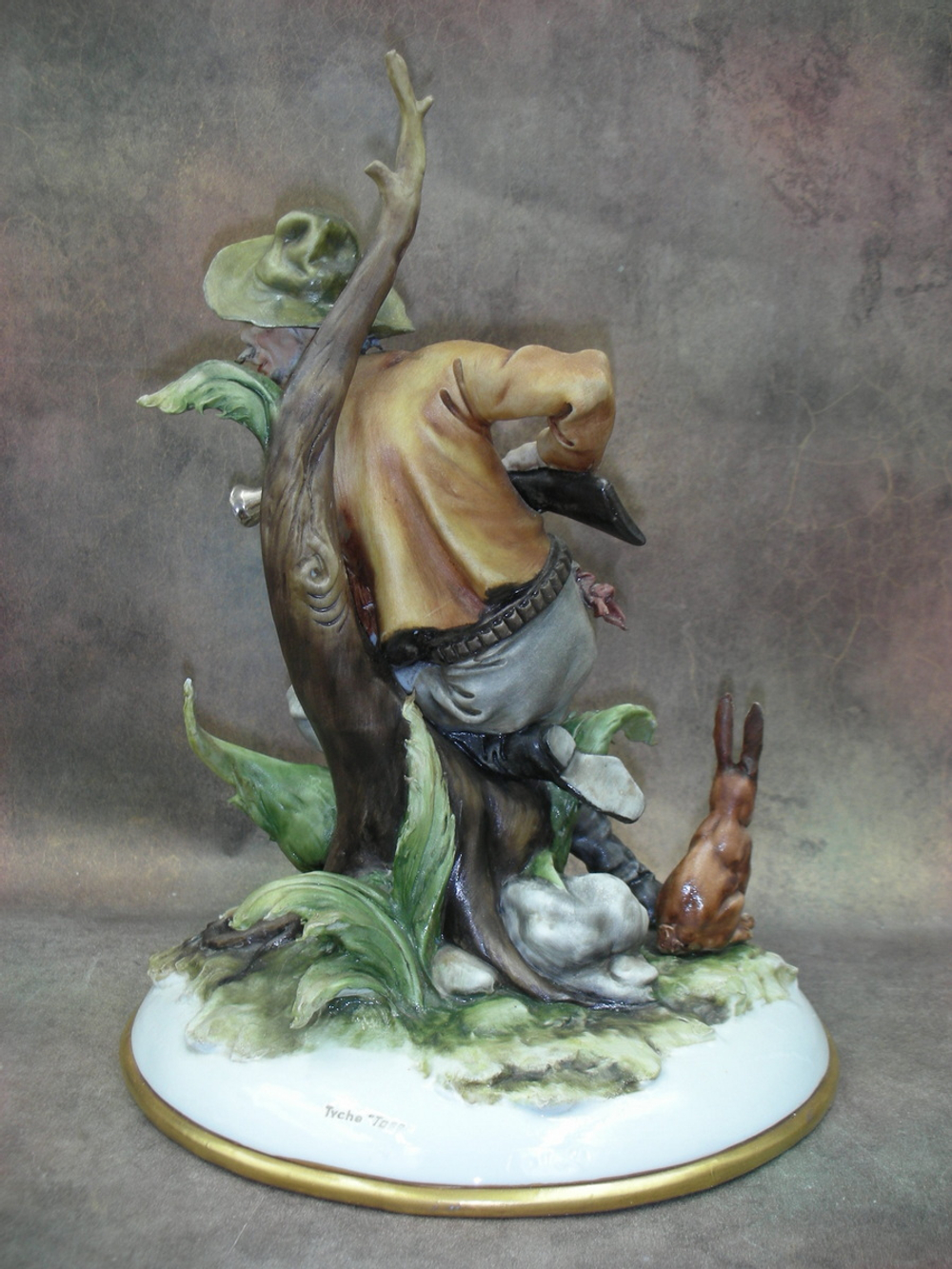 Статуэтка. Фарфор. Охота на зайца. Capodimonte. Италия