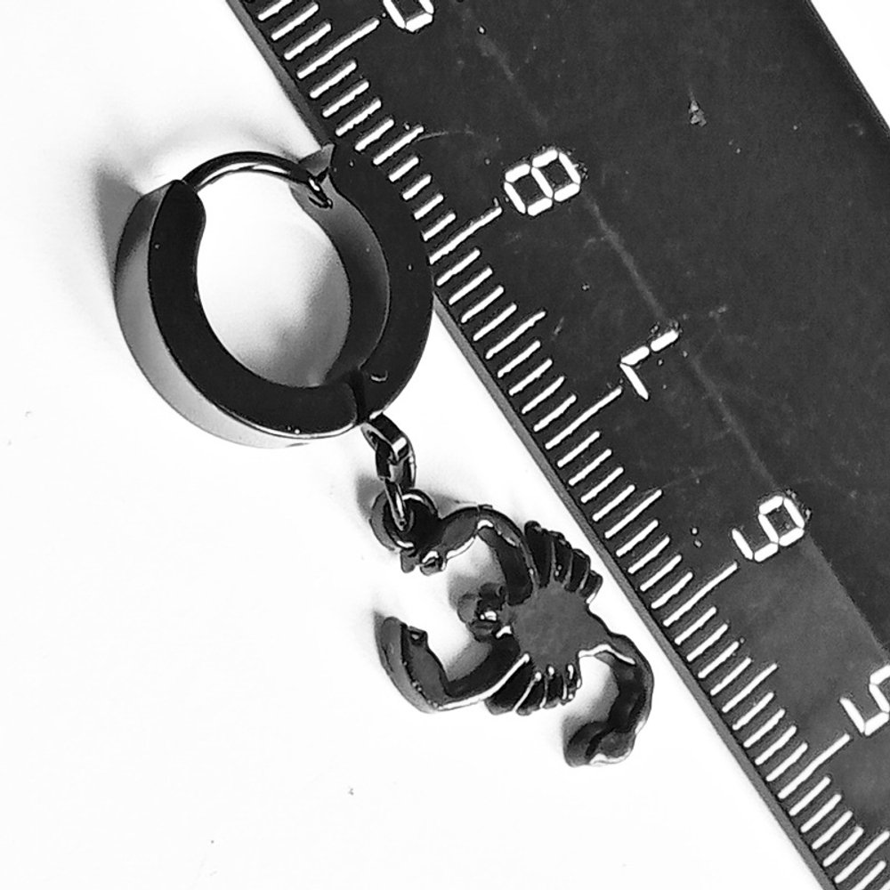 Серьга кольцо (цена за 1 шт.) с подвеской "Скорпион" для пирсинга уха. Медицинская сталь, титановое покрытие.