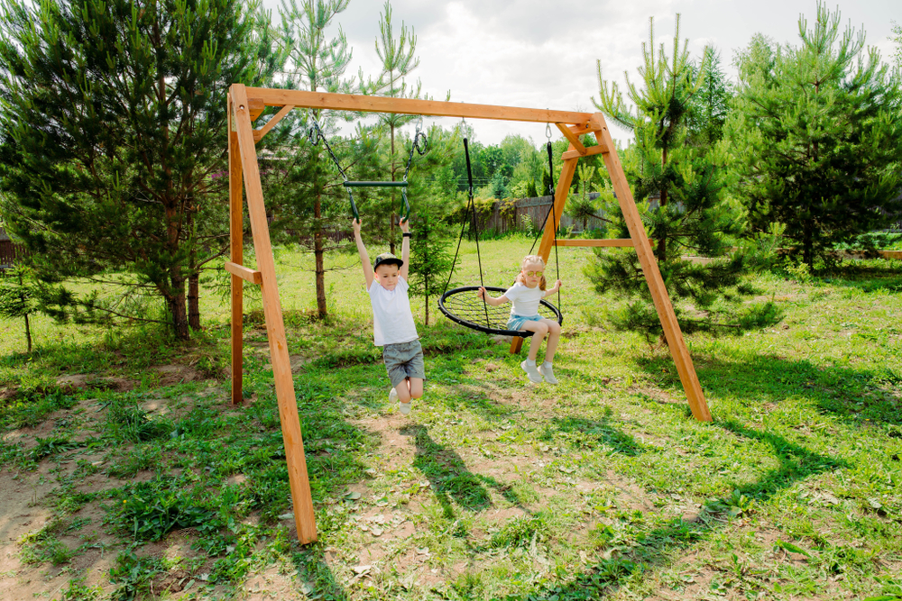 Деревянные качели с качелями гнездо 100 см и трапецией P911-8