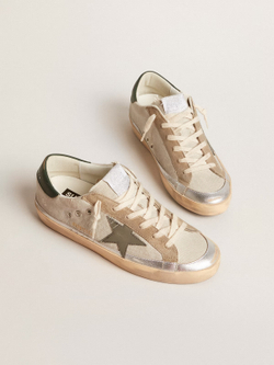 Super Star in gray canvas with a green leather star and heel tab