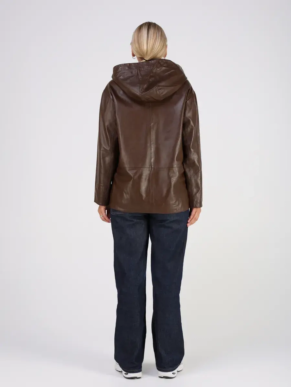 Кожаная куртка демисезонная с капюшоном