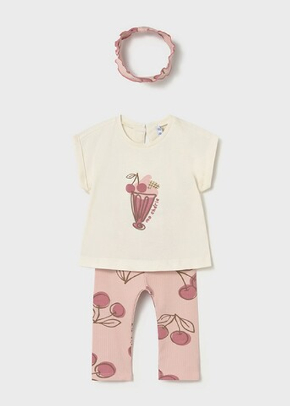 футболка с леггинсами и повязкой на голову