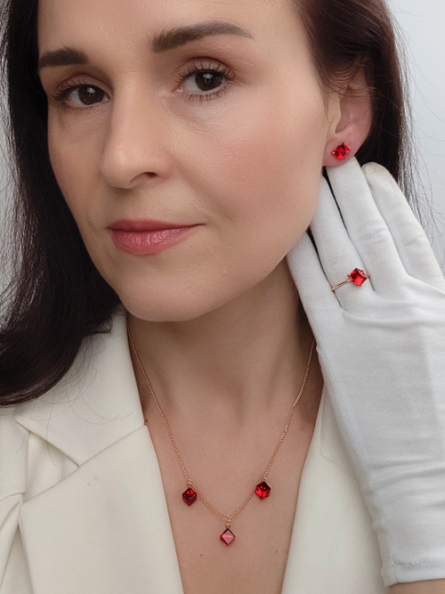 Колье Миражи с красными кристаллами-кубиками Swarovski
