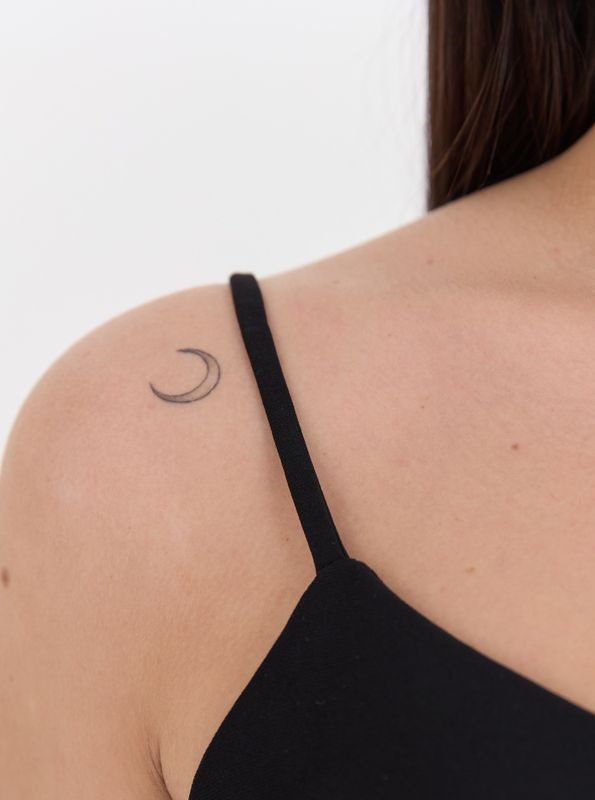 Топ из трикотажа на тонких бретелях, черный