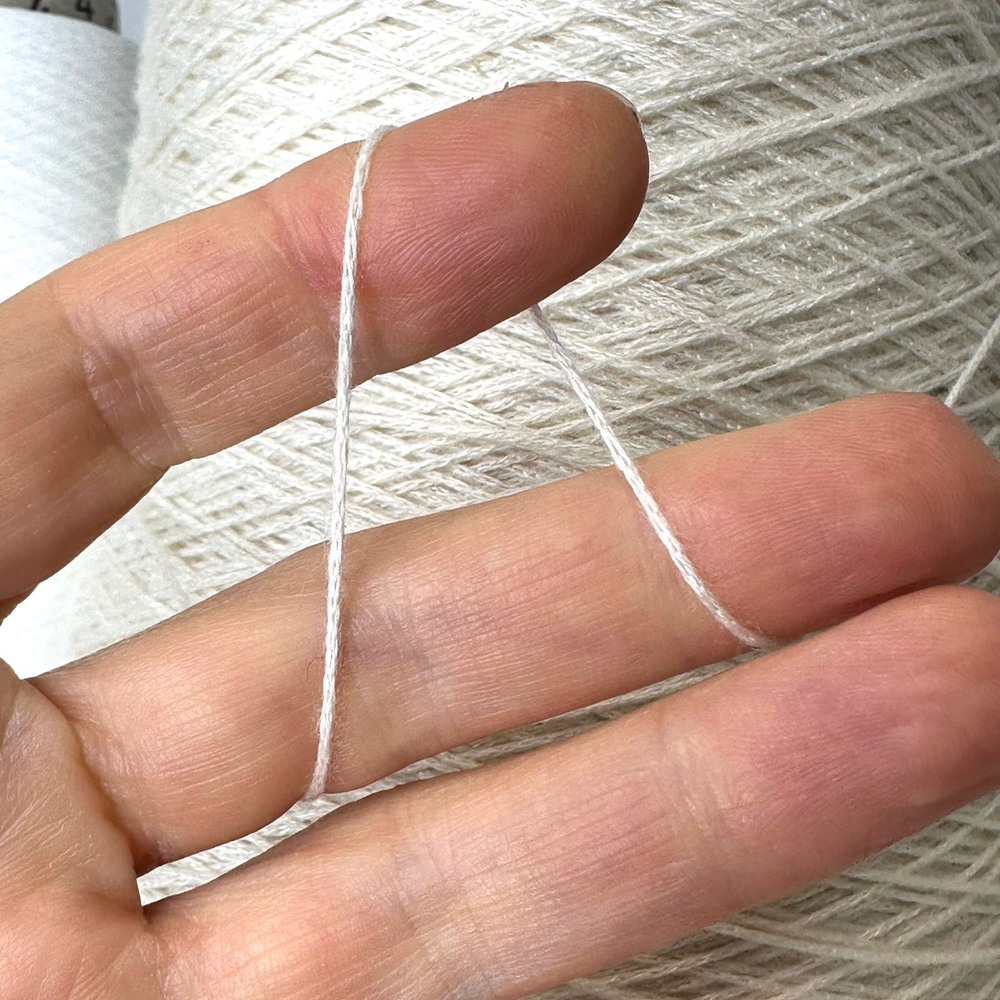 CAPALLE - Pecci Filati; 35% меринос, 30% шелк, 135% кашемир; 400м/100гр; цвет: белый кремовый