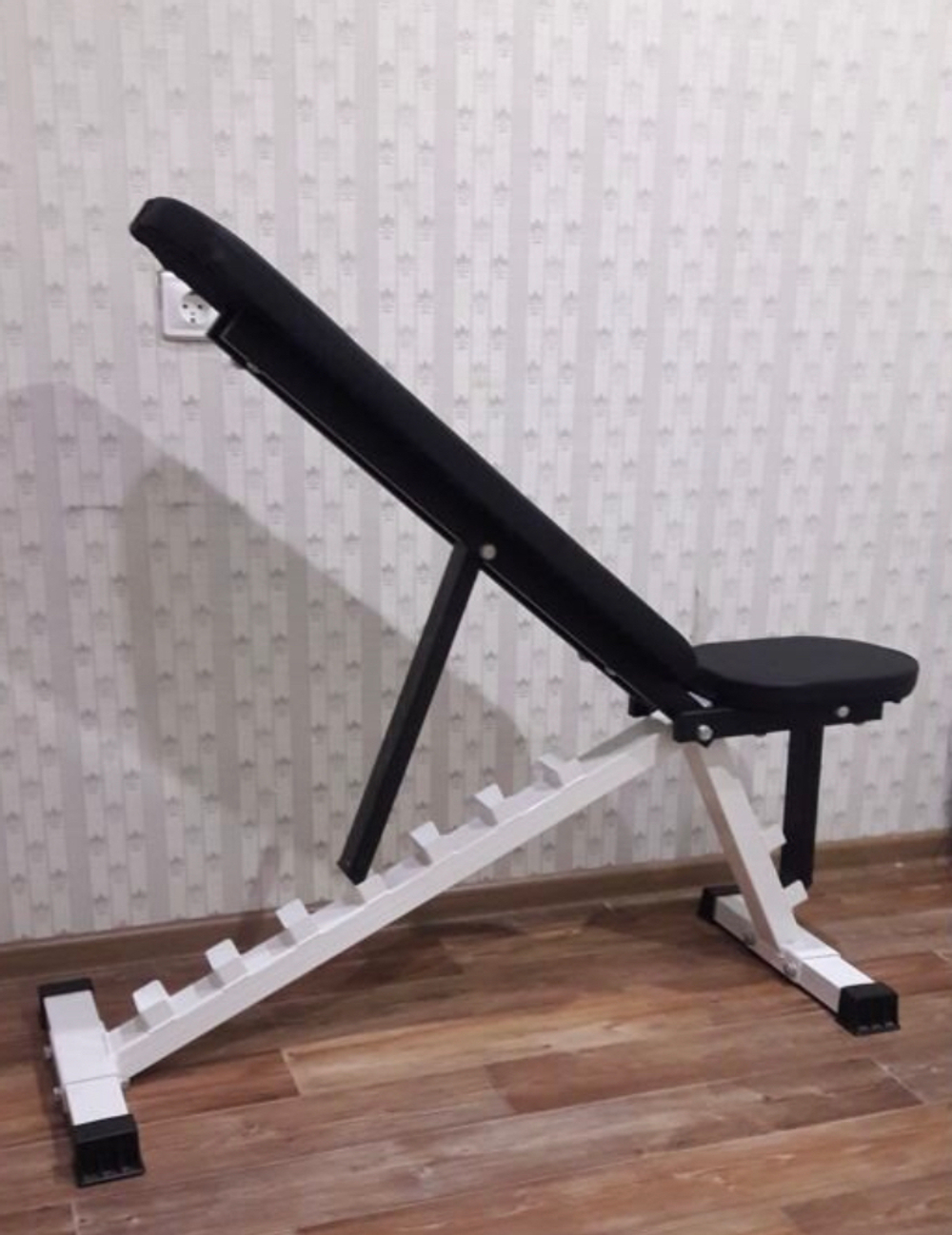 Скамья для жима Профи складная черно-белая