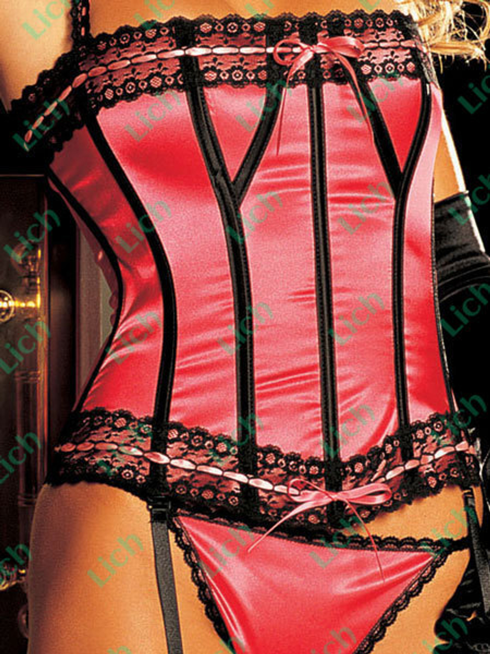 Атласный корсет с контрастной кружевной отделкой