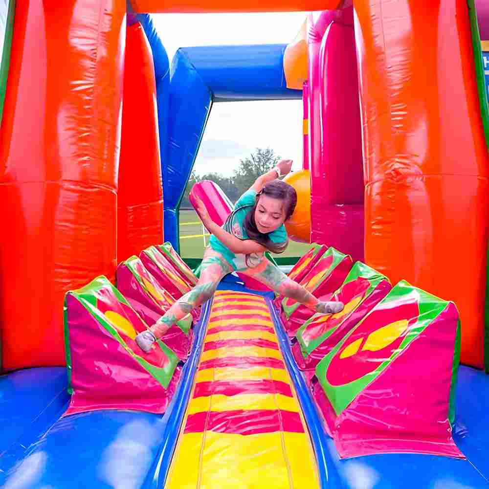 Надувной парк "Кладовая развлечений"