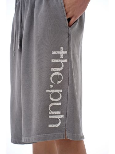 Серые трикотажные шорты с лого