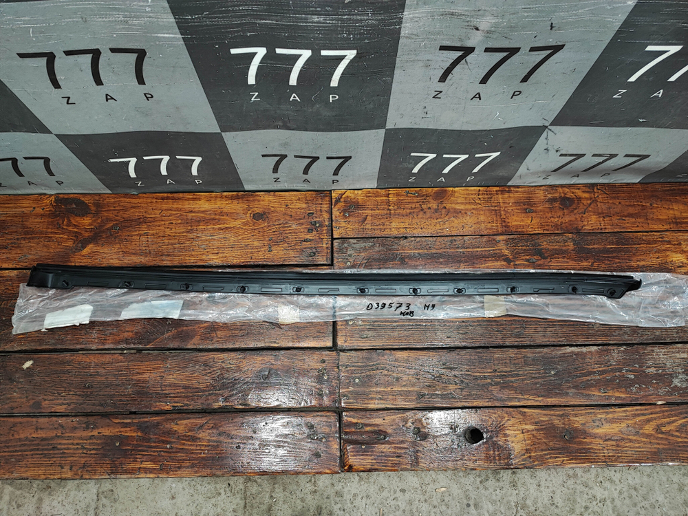 Уплотнитель стекла переднего правого Haval H9 Новый Оригинал 6107340XKV08A