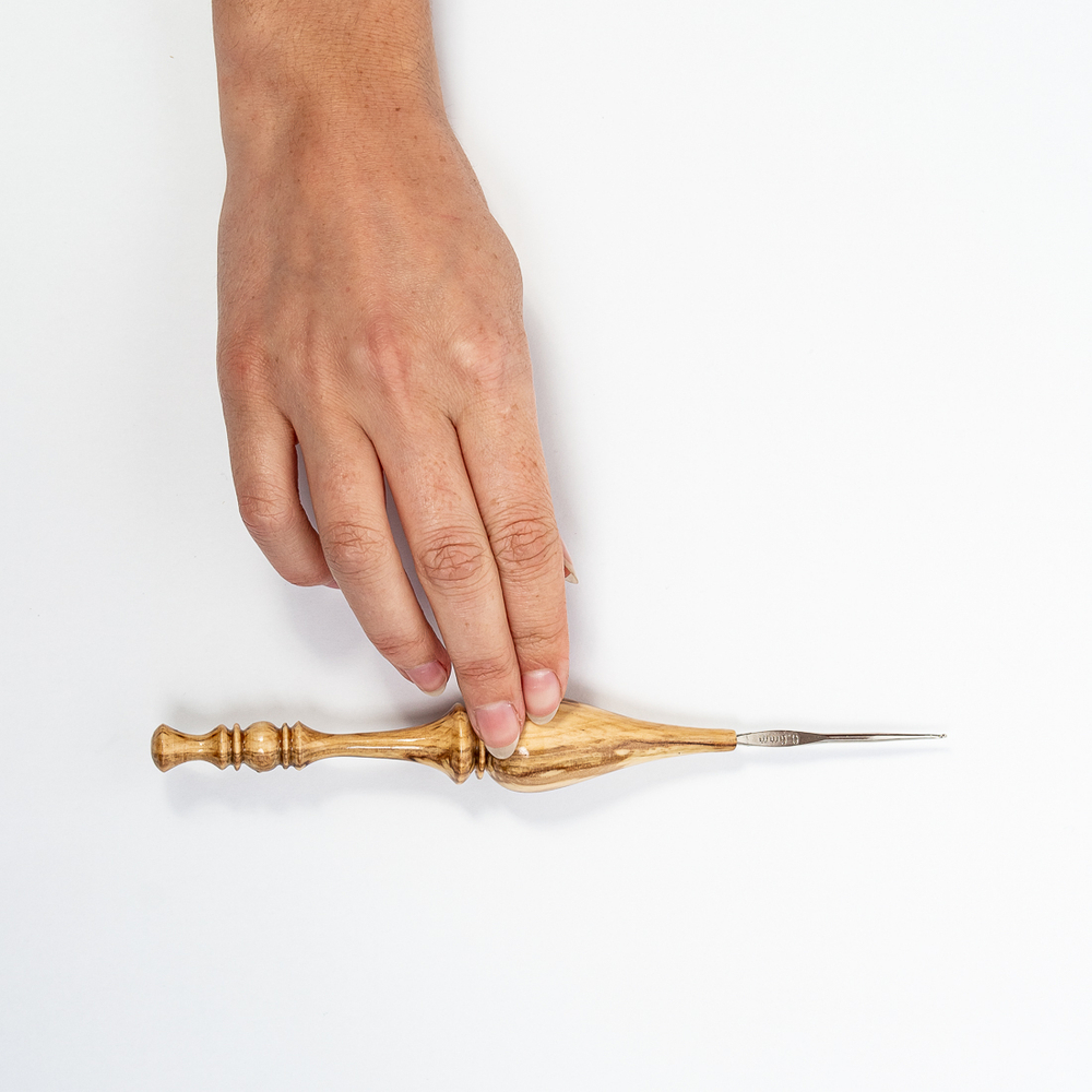 Железный крючок для вязания с деревянной ручкой из рябиной размером 0,6 мм. K128