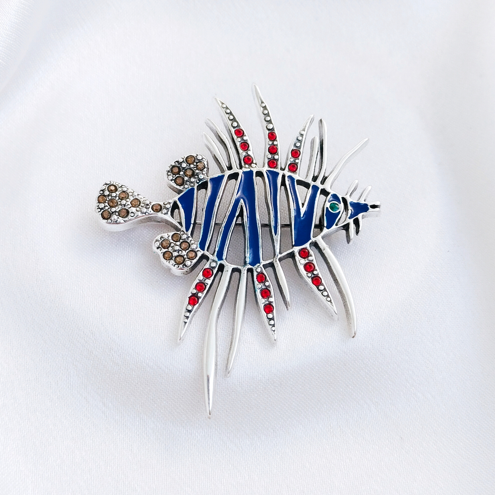 "Русселя" брошь в серебряном покрытии из коллекции "Красное море" от Jenavi с замком булавка