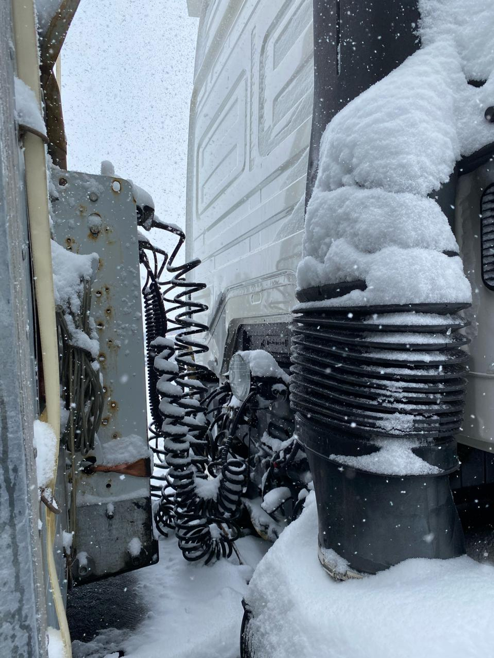 КамАЗ 5490 4x2 Седельный тягач 5490-T5 (Дизельный, 12,0 л, 428 л.с., МТ)