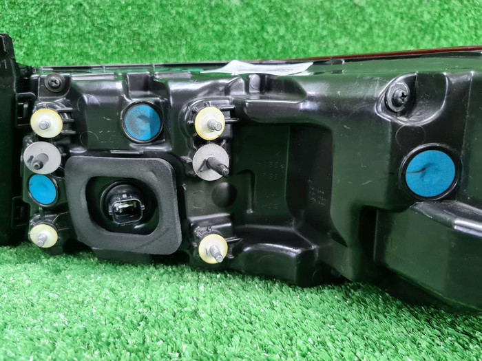 Фонарь левый внешний Genesis G80 2 (2020-н.в.)