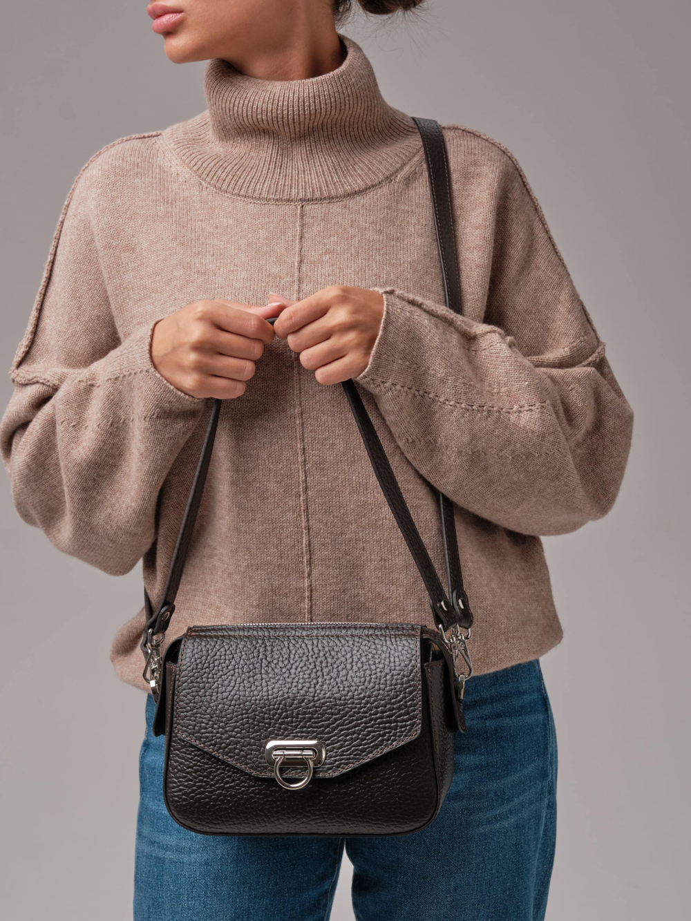 Женская сумка кросс-боди Azaro темно-коричневый соло