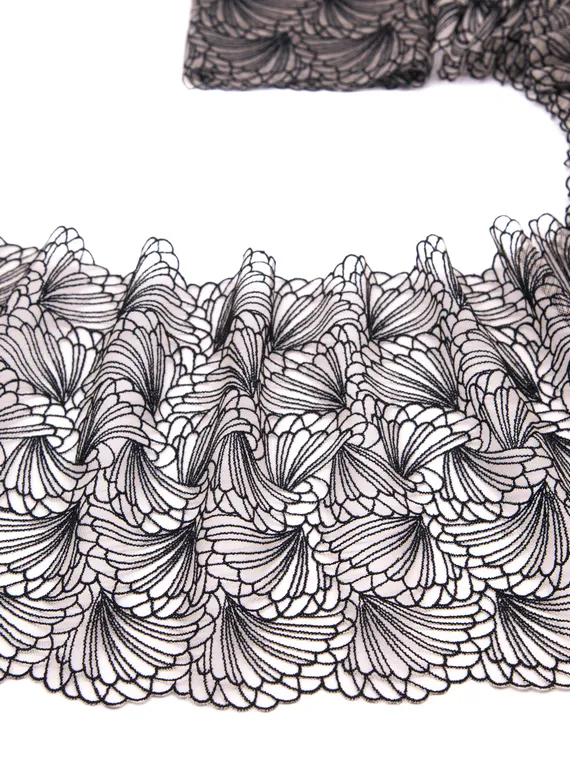 05-120 Вышивка на неэл. сетке 22 см, телесный/черный