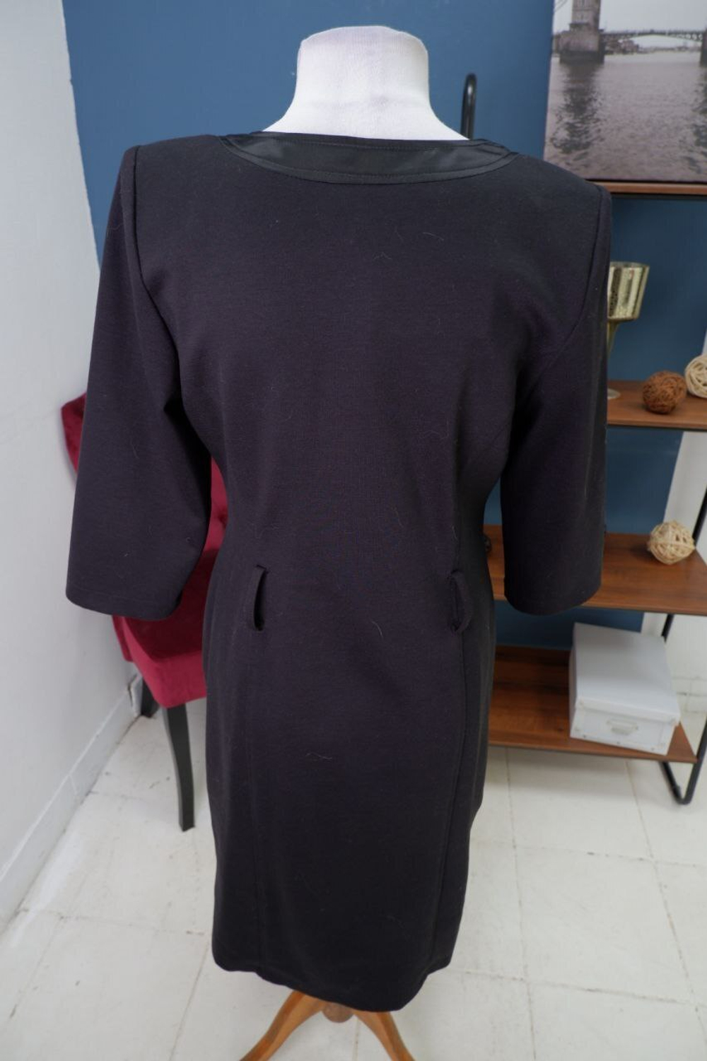 Платье лаконичного дизайна 42/44 размер