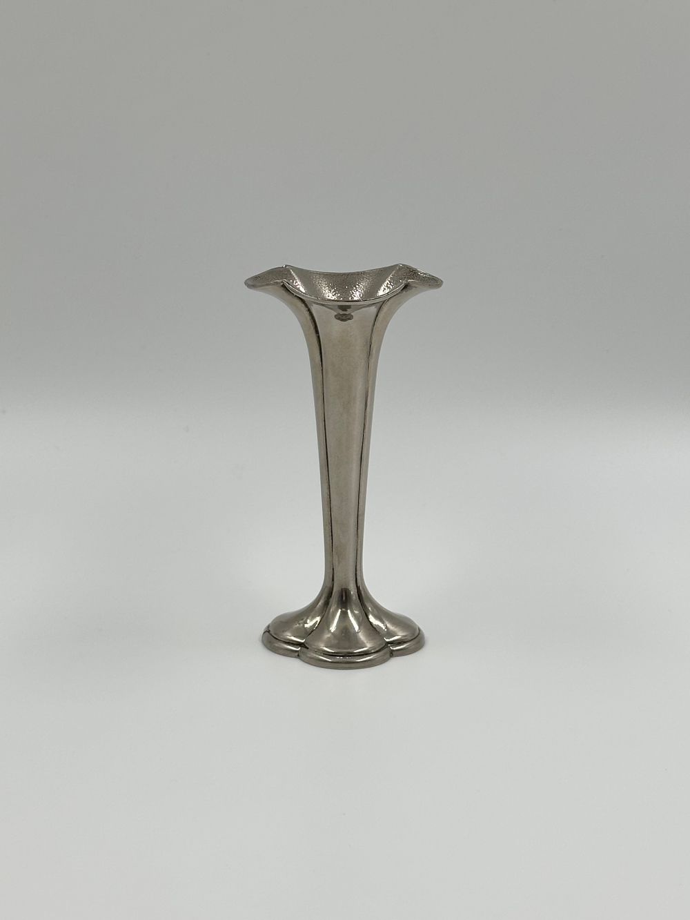 Посеребренная ваза